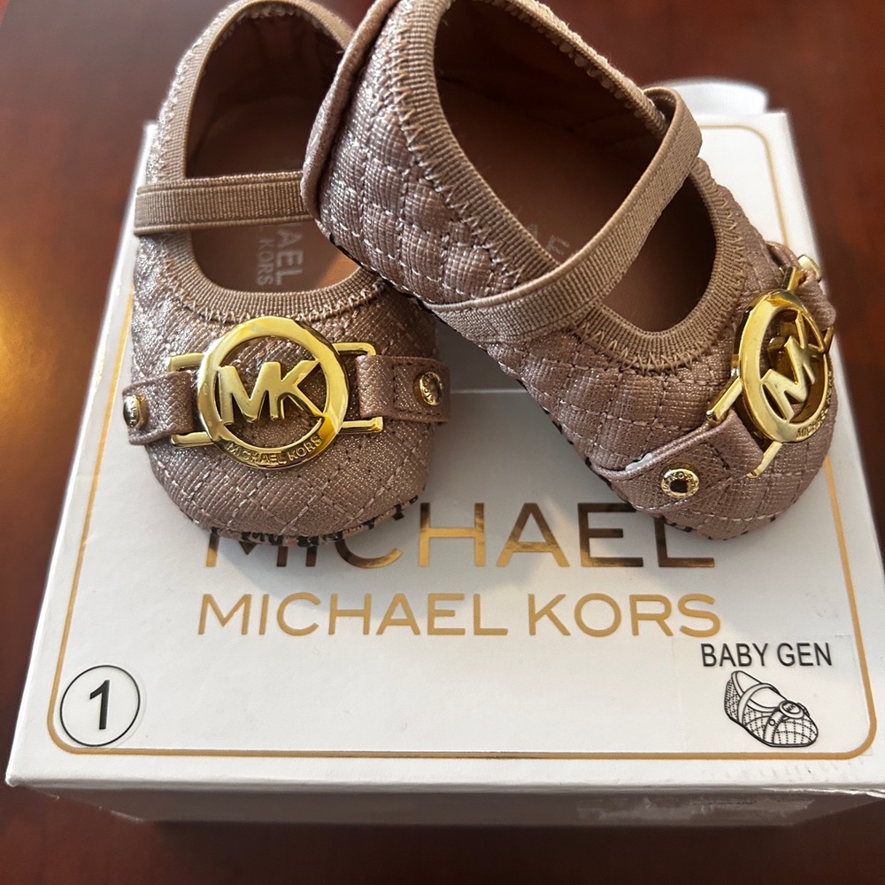 Michael Kors baby Gen Rose Gold size 1 month